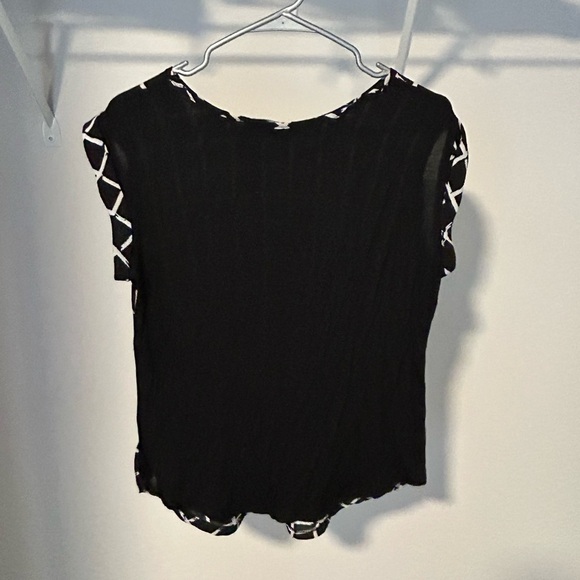 Chic Black and White Checkered Women's Blouse - Picture 4 of 4